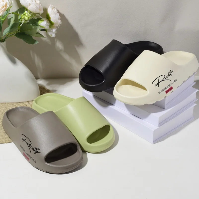 Printed slippers - Men's